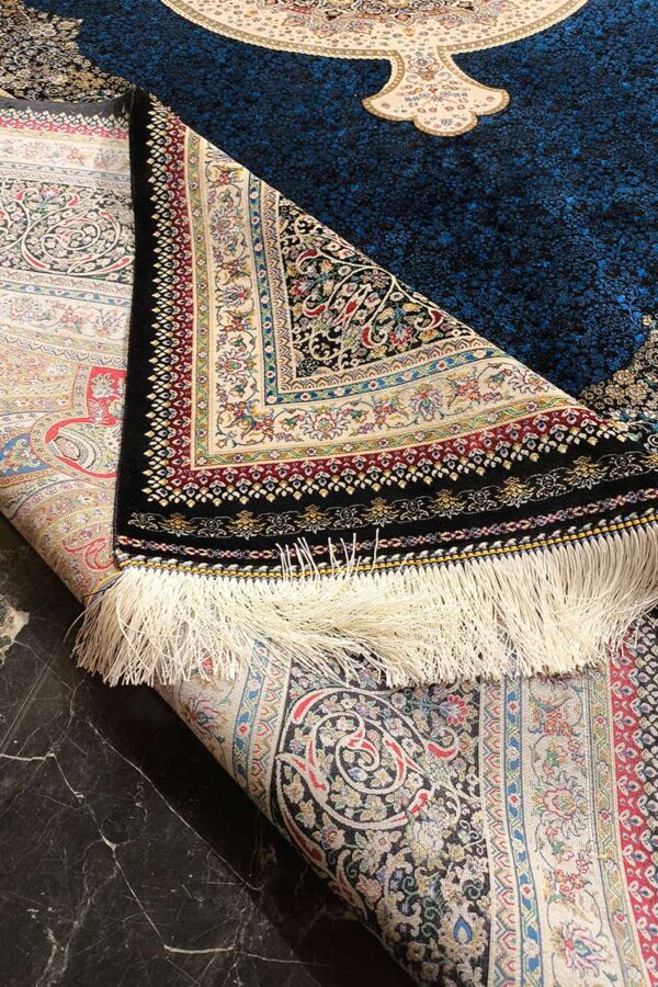 فرش تمام ابریشم ربات بافت مدل لچک ترنجی 
کف ساده - Image 4