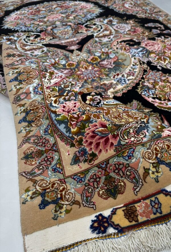 فرش دست بافت تبریز گلستان لچک ترنجی اصطلاحا 60 رج کرک و ابریشم کد 2002868 - Image 2