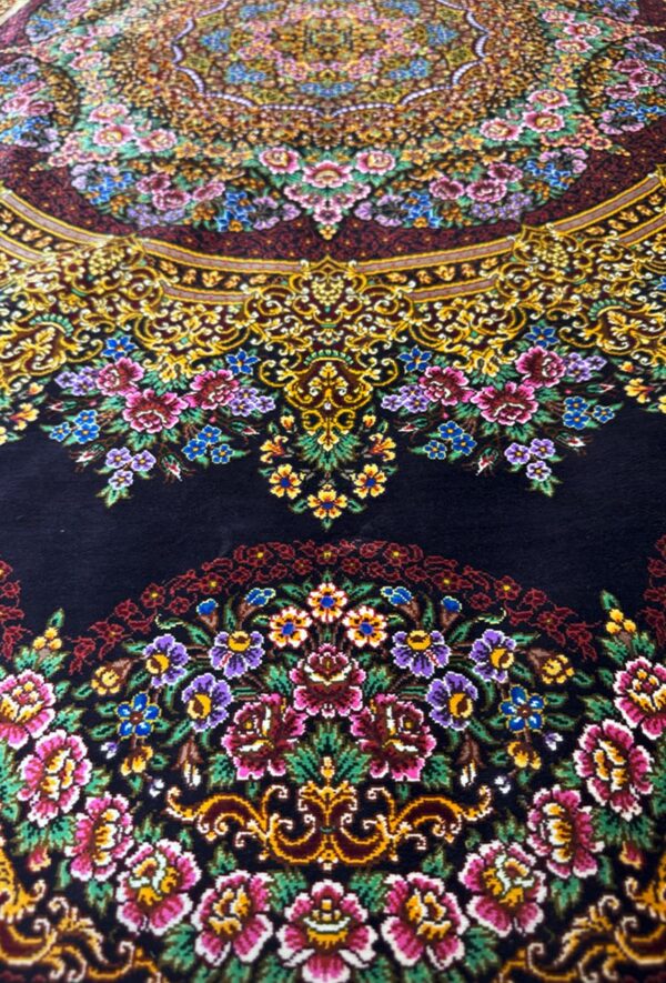 فرش دست بافت مربع گلفرنگ گلریز هاشمیان 80 رج تمام ابریشم - Image 3