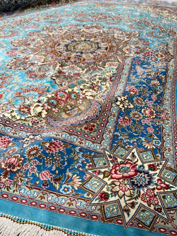فرش دست بافت قم لچک ترنجی احمدی 80 رج تمام ابریشم کد 2003171 - Image 2