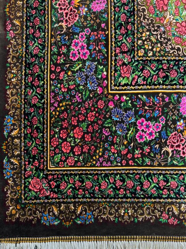 فرش دست بافت مستطیل  لچک ترنجی حاشیه ورساچه 70 رج تمام ابریشم - Image 3