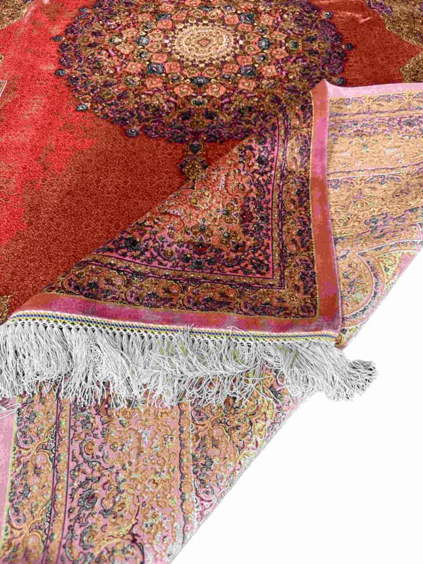 قالیچه تمام ابریشم ربات بافت طرح لچک ترنجی پتینه بافی کد 2000103 - Image 3