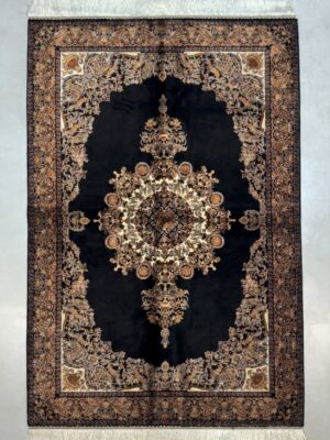 فرش ربات بافت مستطیل لچک ترنجی ورساچ 70 رج ابریشم و بنبوسیلک کد 2003410