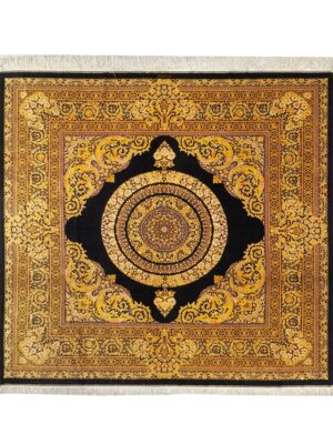 فرش دست بافت مربع لچک ترنجی نقشه ورساچ 80 رج تمام ابریشم کد 2003568