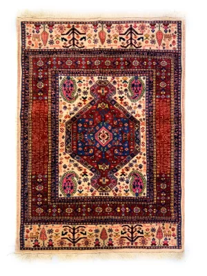 فرش دست بافت 1.5 متری عشایری/قشقایی 140*104 مستطیل مهرگردون 40 رج پشم کرم / بژ کیلو1 سنتی