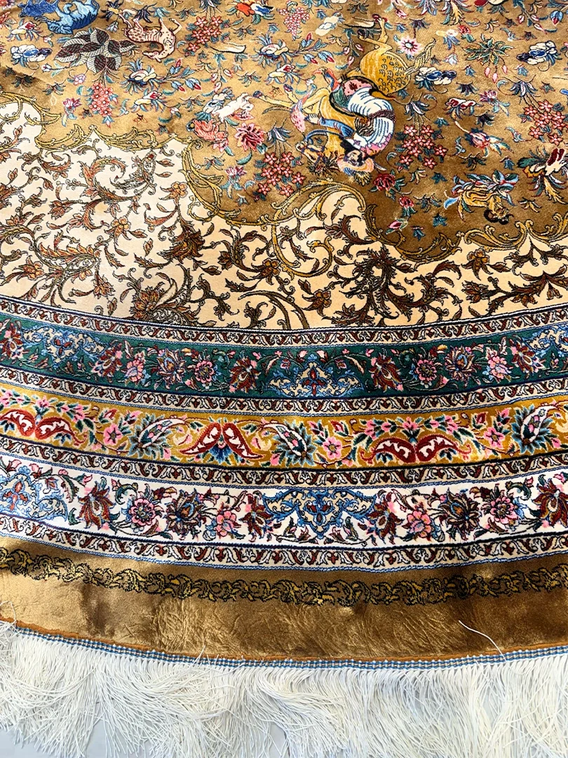 فرش ربات بافت ابریشم و بنبوسیلک قم 4 متری شکارگاه 70 رج خاکی / آجری 200*200 دایره 10 کیلو - Image 2