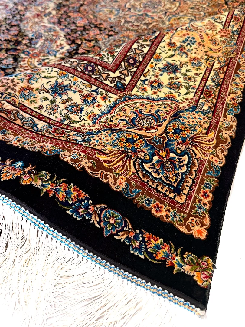 فرش ربات بافت ابریشم و بنبوسیلک قم 3 متری نوین فر موج مهر 80 رج مشکی 150*225 مستطیل 8 کیلو - Image 2
