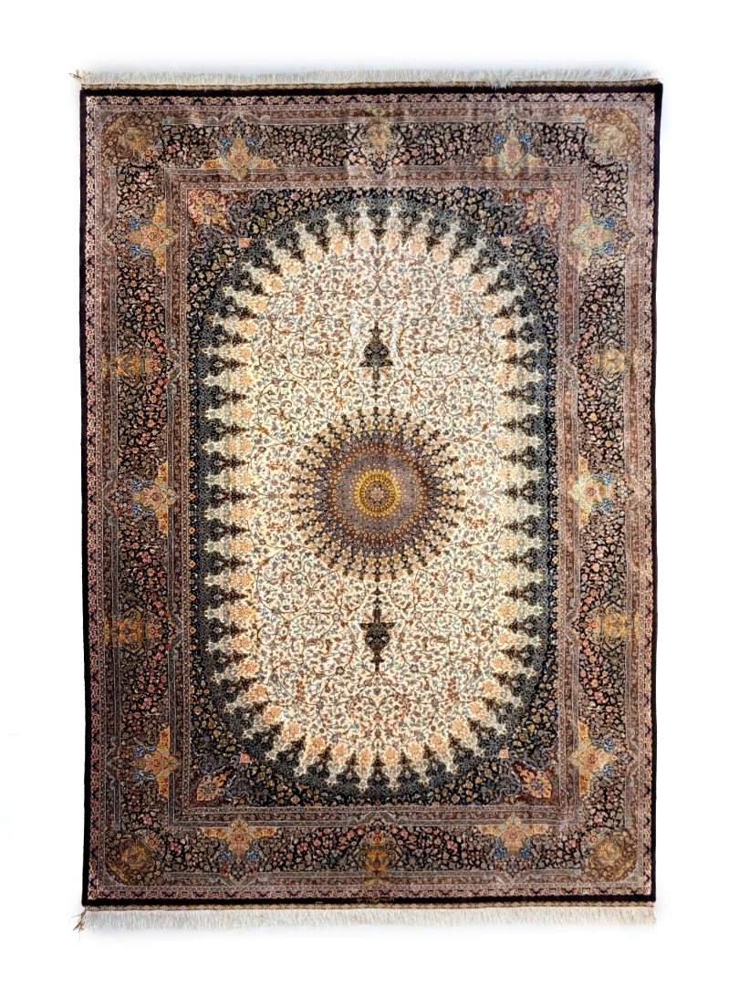 فرش دست بافت تمام ابریشم قم 9 متری احمدی 80 رج کرم / بژ 250*350 مستطیل 15 کیلو