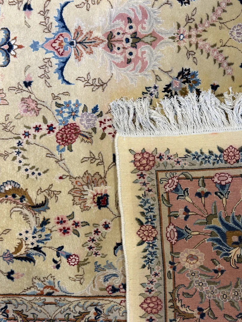 فرش دست بافت 9 متری کاشمر 250*350 مستطیل لچک ترنجی کاشمر 30 رج پشم و ابریشم کرم 40 کیلوگرم کلاسیک - Image 4