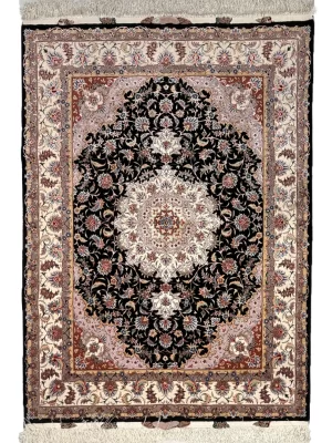 فرش دست بافت 3 متری تبریز 150*200 مستطیل تقی زاده 50 رج کرک و ابریشم مشکی 8 کیلو کلاسیک