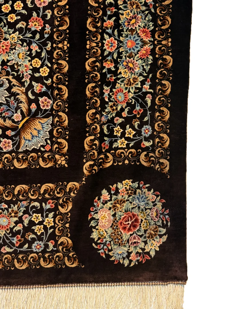 فرش دست بافت 4 متری قم 200*200 مربع گل فرنگ صادق زاده 80 رج تمام ابریشم قهوه ایی 9 کیلو کلاسیک - تصویر 2
