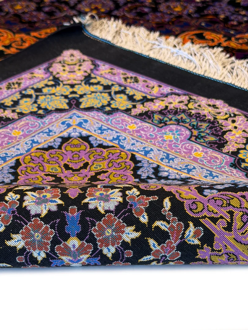 فرش دست بافت 12 متری قم 300*400 مستطیل رایمون لچک ترنجی 90 رج تمام ابریشم مشکی 25 کیلو کلاسیک - تصویر 3