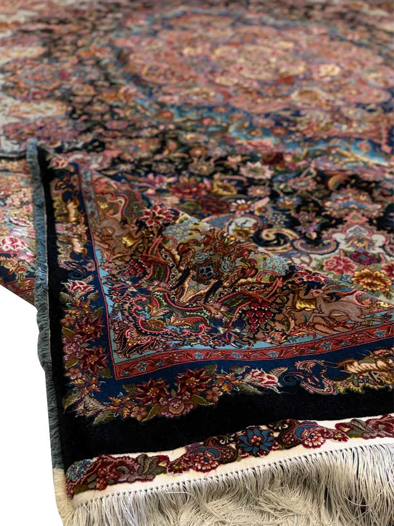 فرش دست بافت 12 متری تبریز 300*400 مستطیل سالاری لچک بوته 70 رج کرک و ابریشم مشکی 30 کیلو کلاسیک - تصویر 2