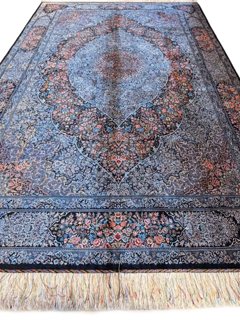 فرش دست بافت 6 متری قم 200*300 مستطیل کاظمی 90 رج تمام ابریشم مشکی 20 کیلو کلاسیک - تصویر 7